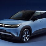 VW ID. Cross snett framifrån i studiomiljö.