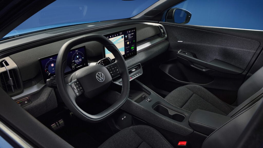 Interiör med fokus på ratten i VW ID. Cross.
