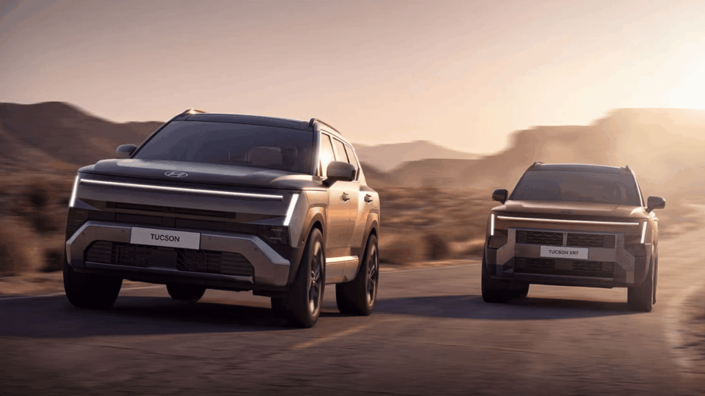 Tucson & Tucson XRT: Standardmodellen flankeras av den mer terrängbetonade XRT-versionen med kraftigare hasplåtar och stötfångare. Foto: Hyundai