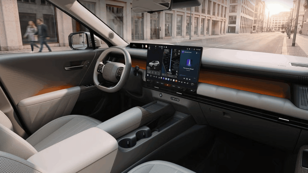 Ny tvåekrad ratt och en ultratunn instrumentskärm placerad direkt i siktlinjen. Foto: Hyundai