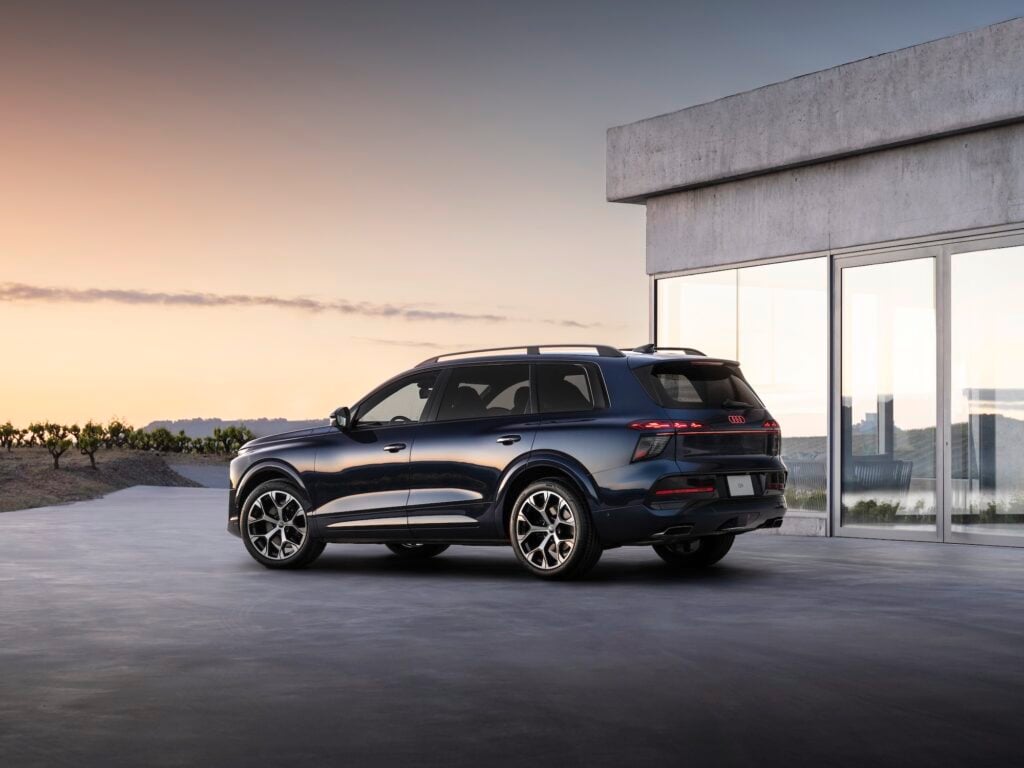 Audi Q9 snett bakifrån