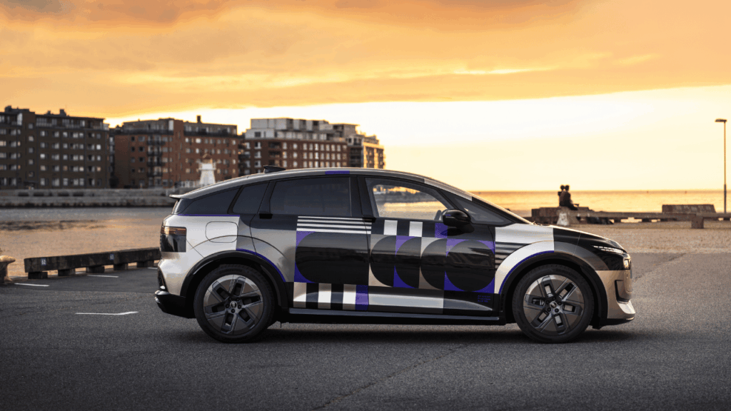 Designen på nya A2 e-tron påminner om pionjären från 90-talet, där lågt luftmotstånd och smarta ytor var i fokus. Foto: Audi