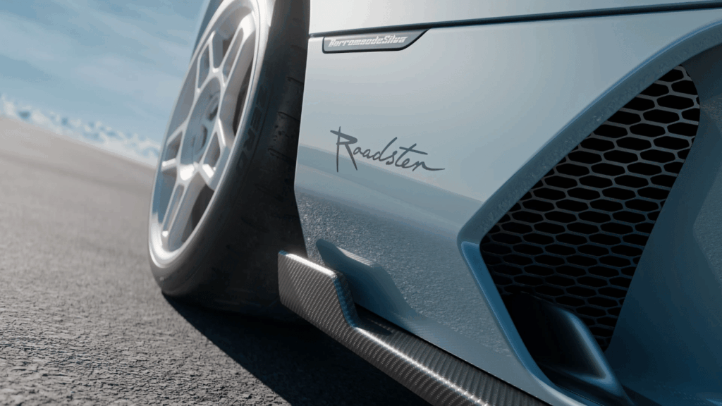 "Roadster"-emblemet pryder tröskeln. Notera kolfiberdetaljerna. Foto: Eccentrica