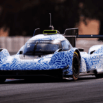 Bakom ratten på den nya hyperbilen under de första farttesterna satt bland andra Matt Campbell och Logan Sargeant för att utvärdera bilens grundläggande köregenskaper. Foto: Ford Racing