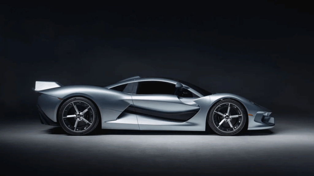 Den markerade midjelinjen – den så kallade ”chine line” – är en direkt visuell hyllning till flygkroppen på spionlegenden. Foto: Hennessey Special Vehicles