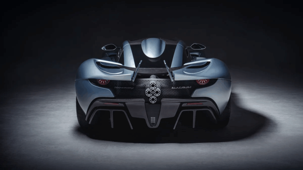 De aktiva vertikala stabilisatorerna fälls upp i 71 graders vinkel när farten passerar 114 km/h (71 mph). Foto: Hennessey Special Vehicles