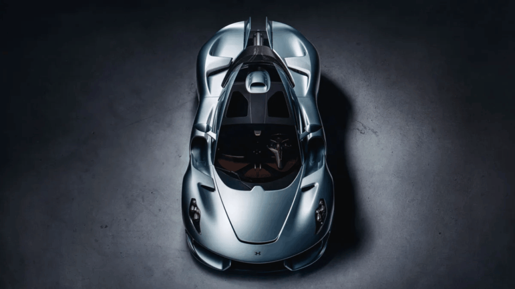 Designen hämtar sin inspiration direkt från spionplanet SR-71 Blackbird, där skarpa profillinjer möter svällande kolfiberformer. Foto: Hennessey Special Vehicles