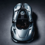 Designen hämtar sin inspiration direkt från spionplanet SR-71 Blackbird, där skarpa profillinjer möter svällande kolfiberformer. Foto: Hennessey Special Vehicles