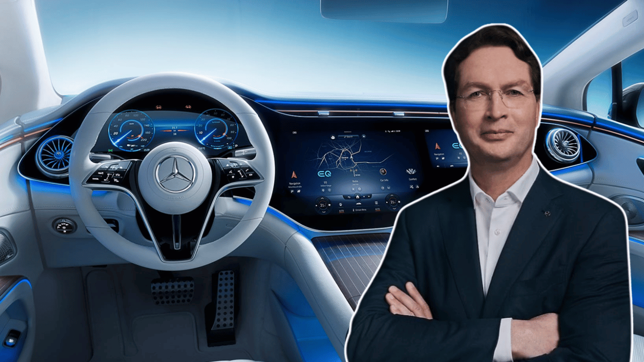 Mercedes-chefen Ola Källenius medger att branschen tog bort för många fysiska knappar till förmån för gigantiska skärmar som MBUX Hyperscreen. Foto: Mercedes-Benz