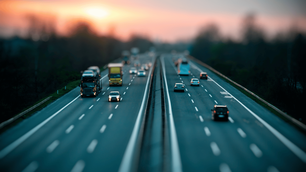 På den tjeckiska motorvägen D3 testas nu en tillåten maxhastighet på 150 km/h under optimala väder- och trafikförhållanden. Foto: Canva