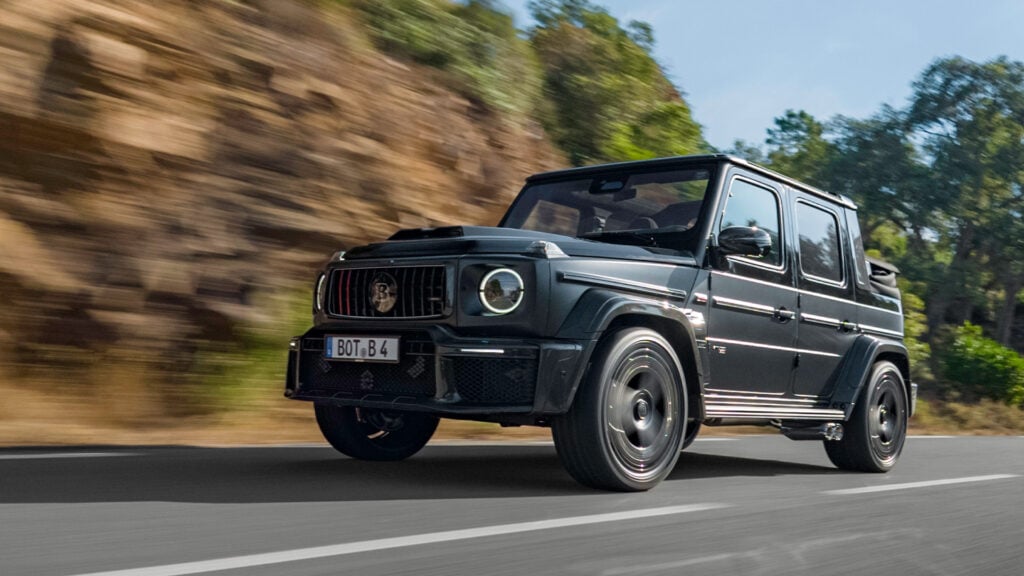 Brabus 900 Rocket Edition Cabrio trekvartsvy framifrån.