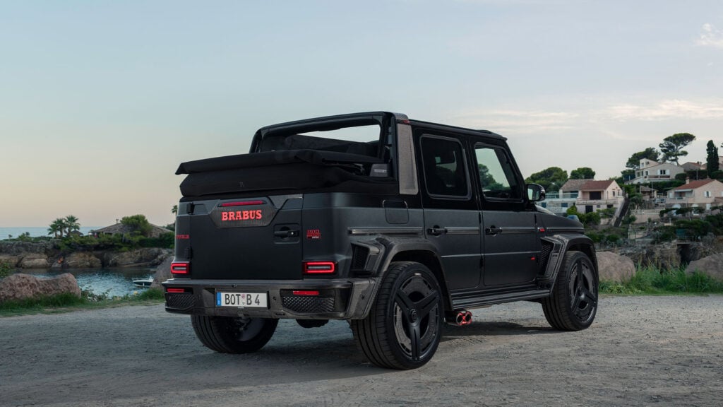 Brabus 900 Rocket Edition Cabrio trekartsvy bakifrån.