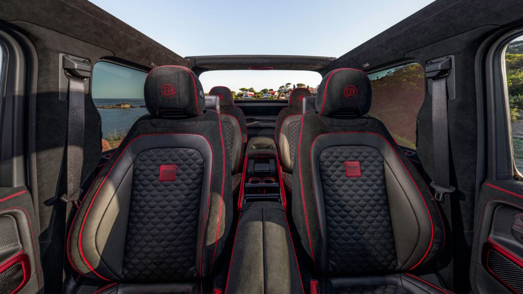 Vy över bilens säten i Brabus 900 Rocket Edition Cabrio.