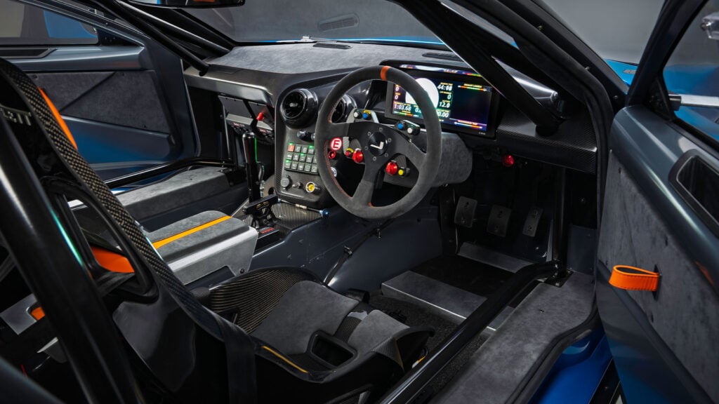 Interiör till Jensen Interceptor GTX.