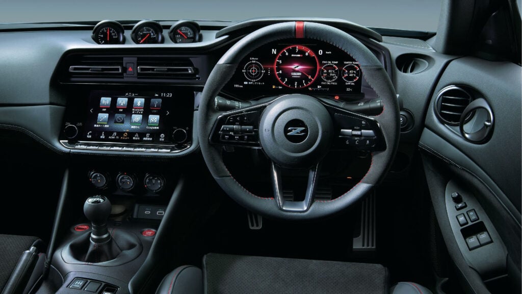 Svart interiör Nissan Fairlady Z Nismo.
