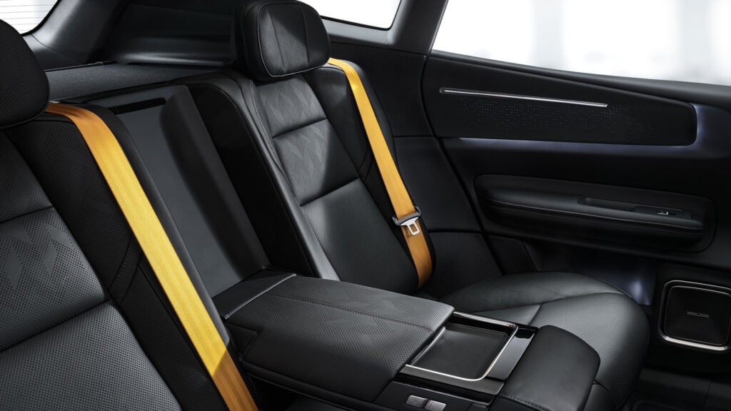 Baksäte till Polestar 4 SUV.