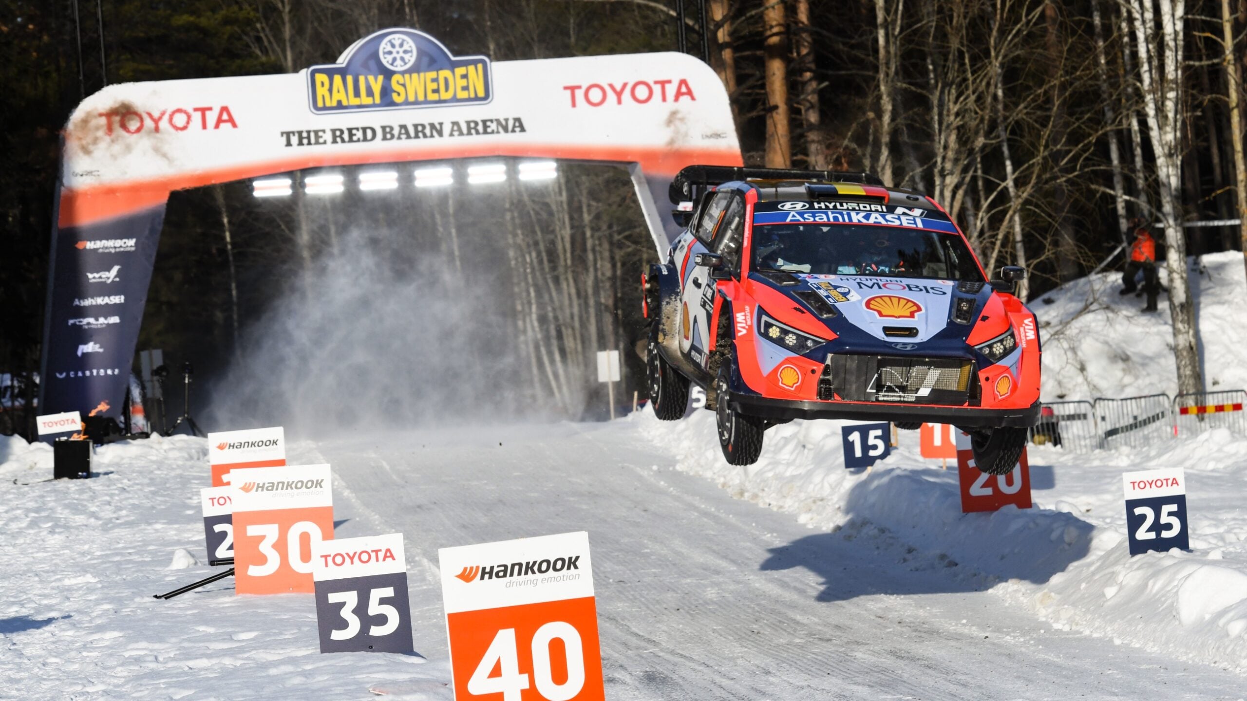 Svenska rallyt 2025, Thierry Neuville hoppar