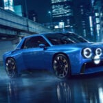 Renault 8 Gordini Concept snett framifrån i dystopisk miljö.