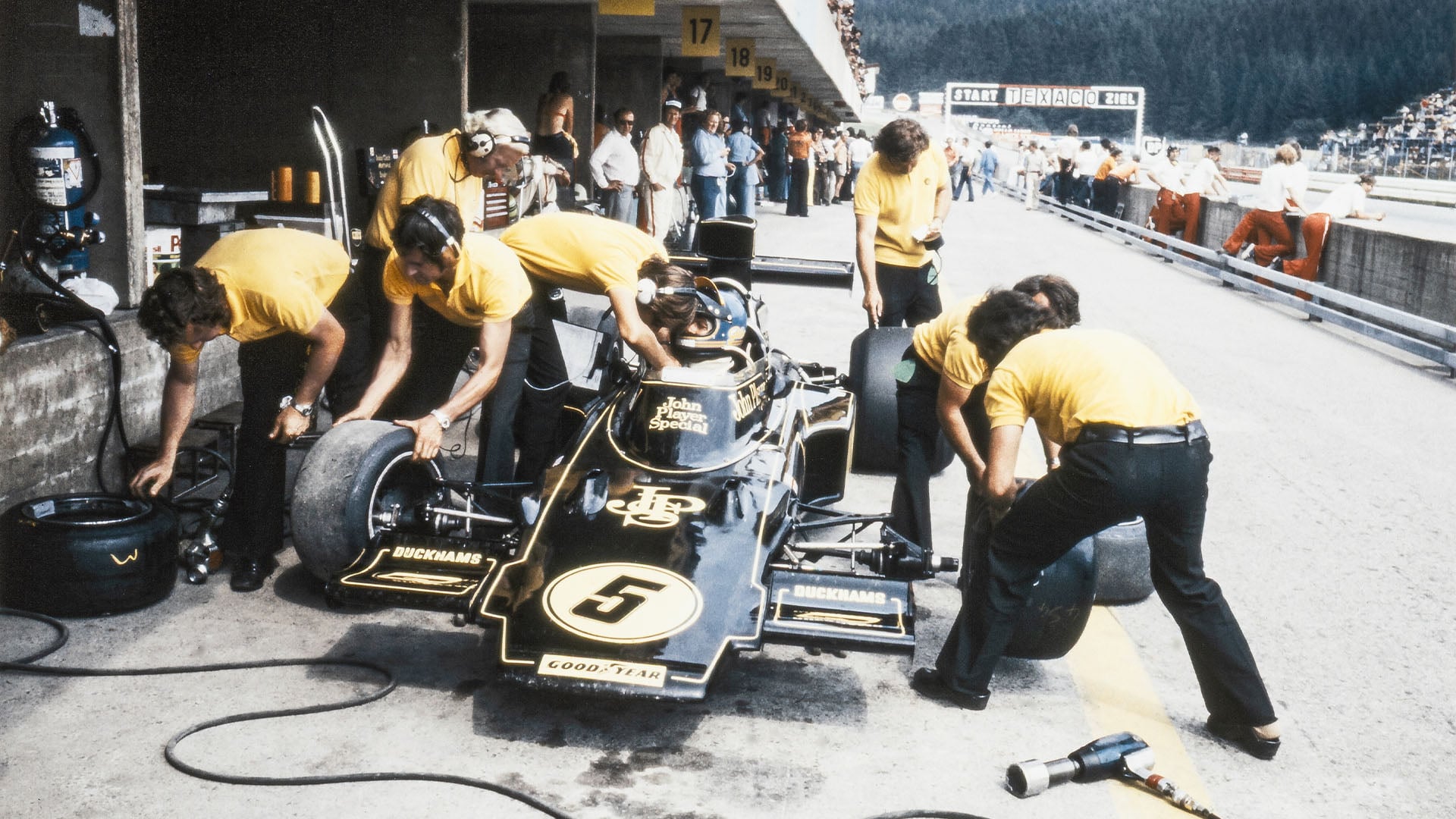 Kenneth Olausson, "Ronnie Peterson i Lotus 72 - Zeltweg 1975". Utropspris: 12 000 SEK