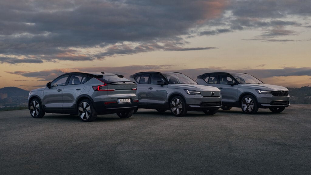 Nya Volvo XC40, EX40 och EC40 bredvid varandra.