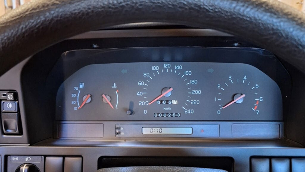 Instrumentering Volvo 850 med 27 mil på mätaren.