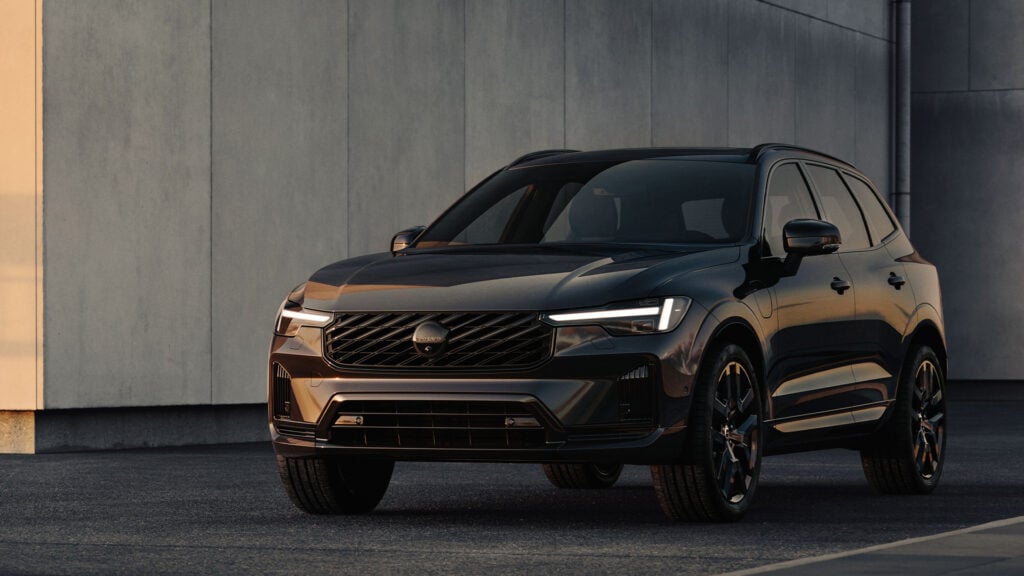 Volvo XC60 Black Edition front.