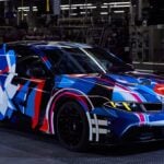 BMW M3 EV kamouflerad teaser