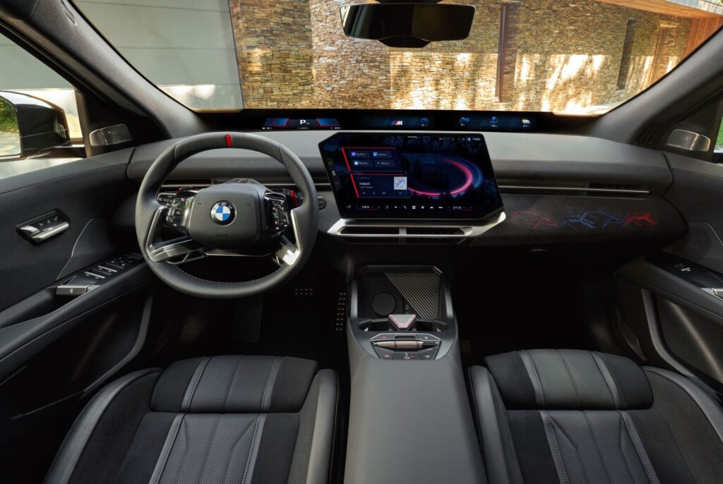 BMW iX4 förarmiljö