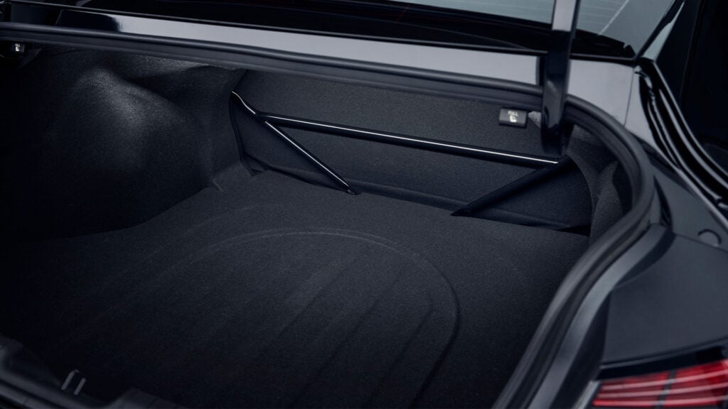 Bagageutrymme svart Hyundai Elantra N Monochrome.