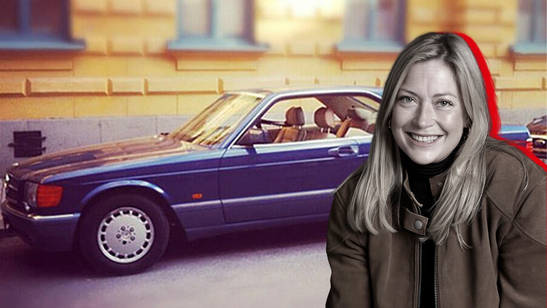 Julia Brzezińska inklippt framför en blå Mercedes-Benz 560 SEC.