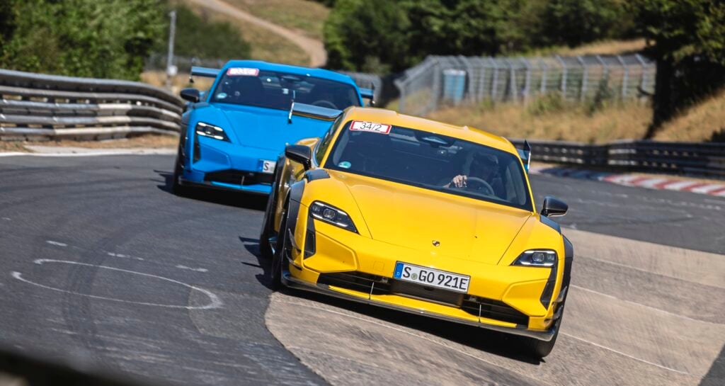 Porsche Taycan Turbo GT Manthey in i Karusellen på Nürburgrings nordslinga
