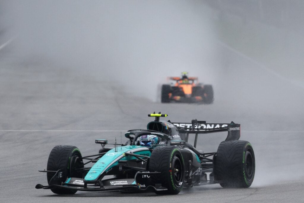 Kimi Antonelli kör vid Bahrains GP i Malaysia.