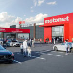 Motonet-butiksfasad i Hyllinge som öppnar 2028.