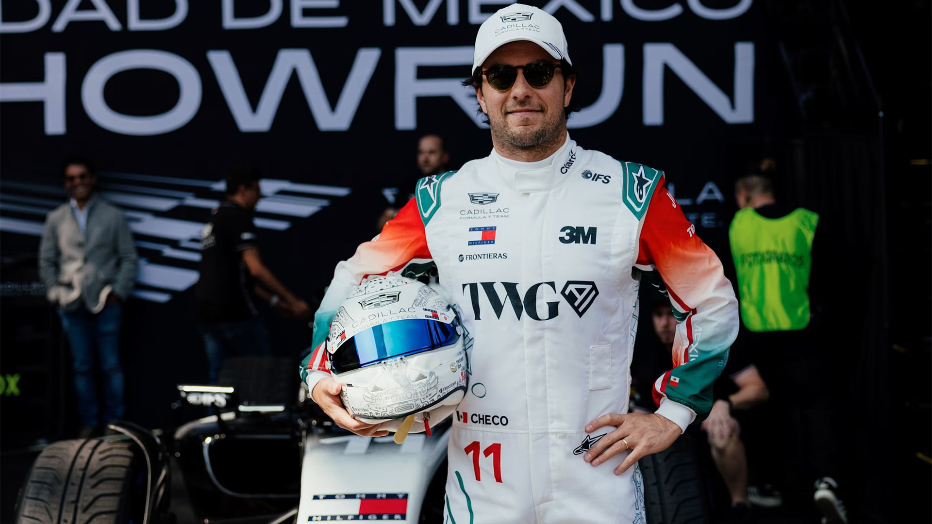 Sergio Pérez i specialoverall inför Mexikos GP har precis förlängt med Cadillac F1.