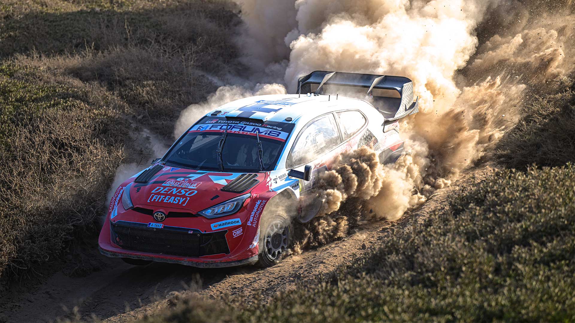 Sami Pajari och Marko Salminen i en Toyota GR Yaris Rally1 under Rally Italia Sardegna 2026.