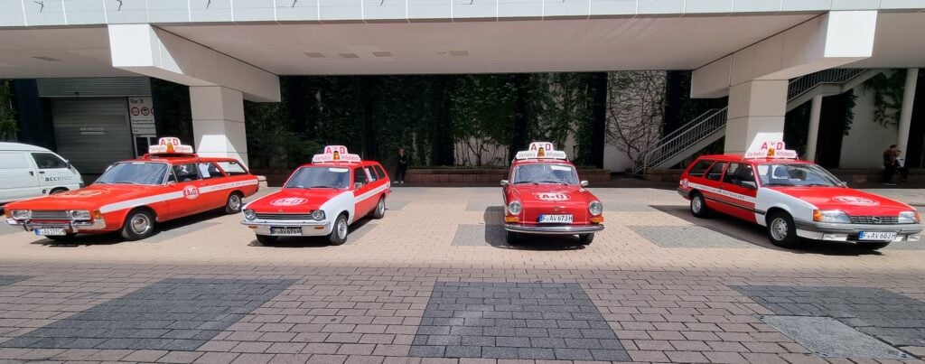 ADAC:s ambulerande servicemobiler.