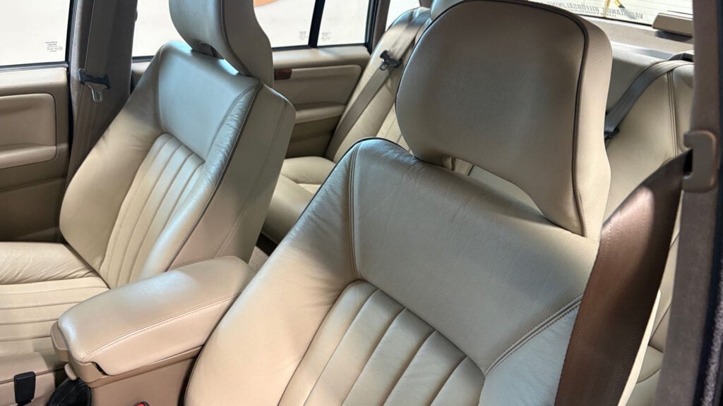 Inredning i Volvo S90 på auktion hos Klaravik.