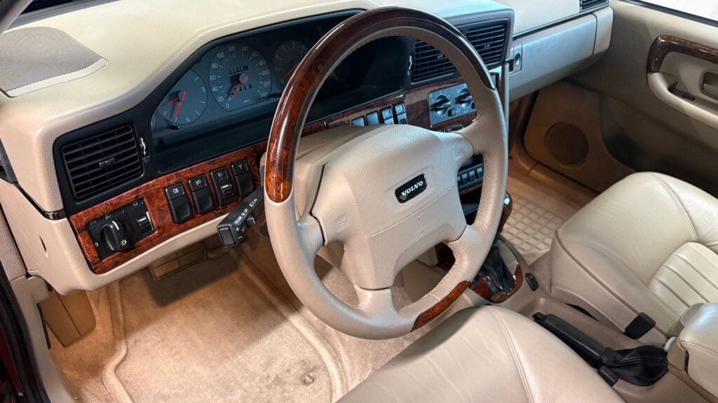 Ratt i grön Volvo S90 på auktion hos Klaravik.