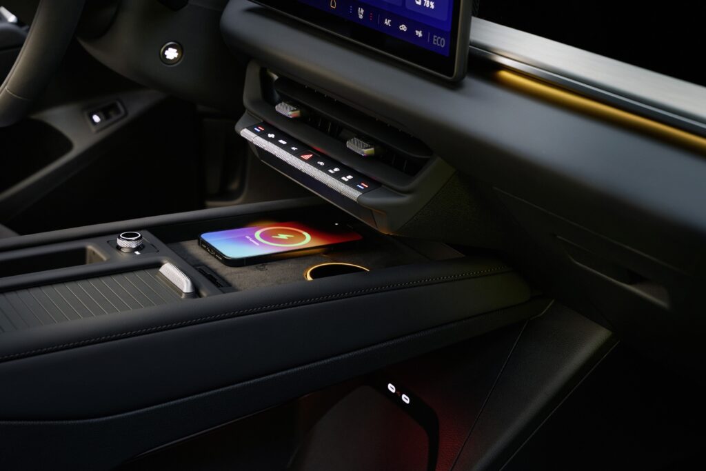 VW ID.Tiguan induktiva laddningsytor för telefoner